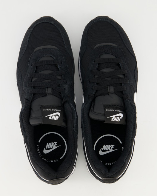Nike VENTURE RUNNER Sneaker in Schwarz