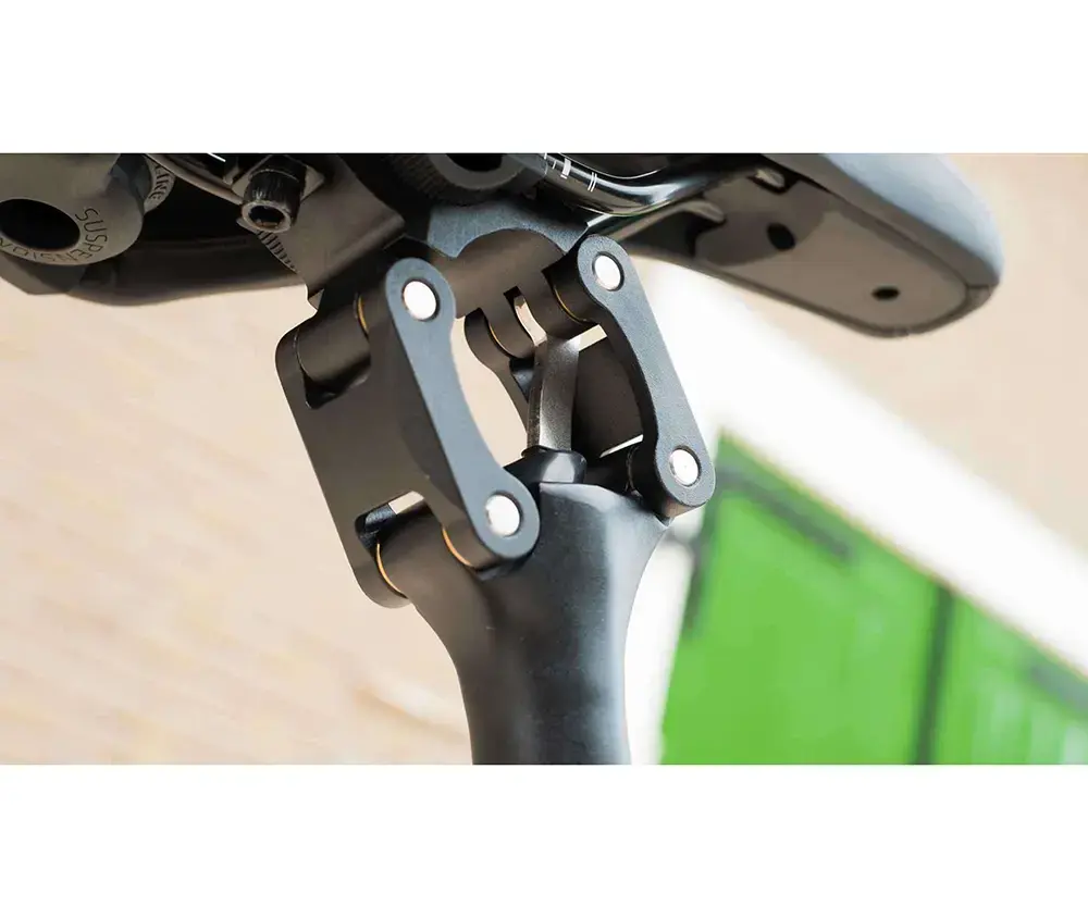 BBB Cycling BSP-41 ComfortPost Verende Zadelpen 400mm Zwart