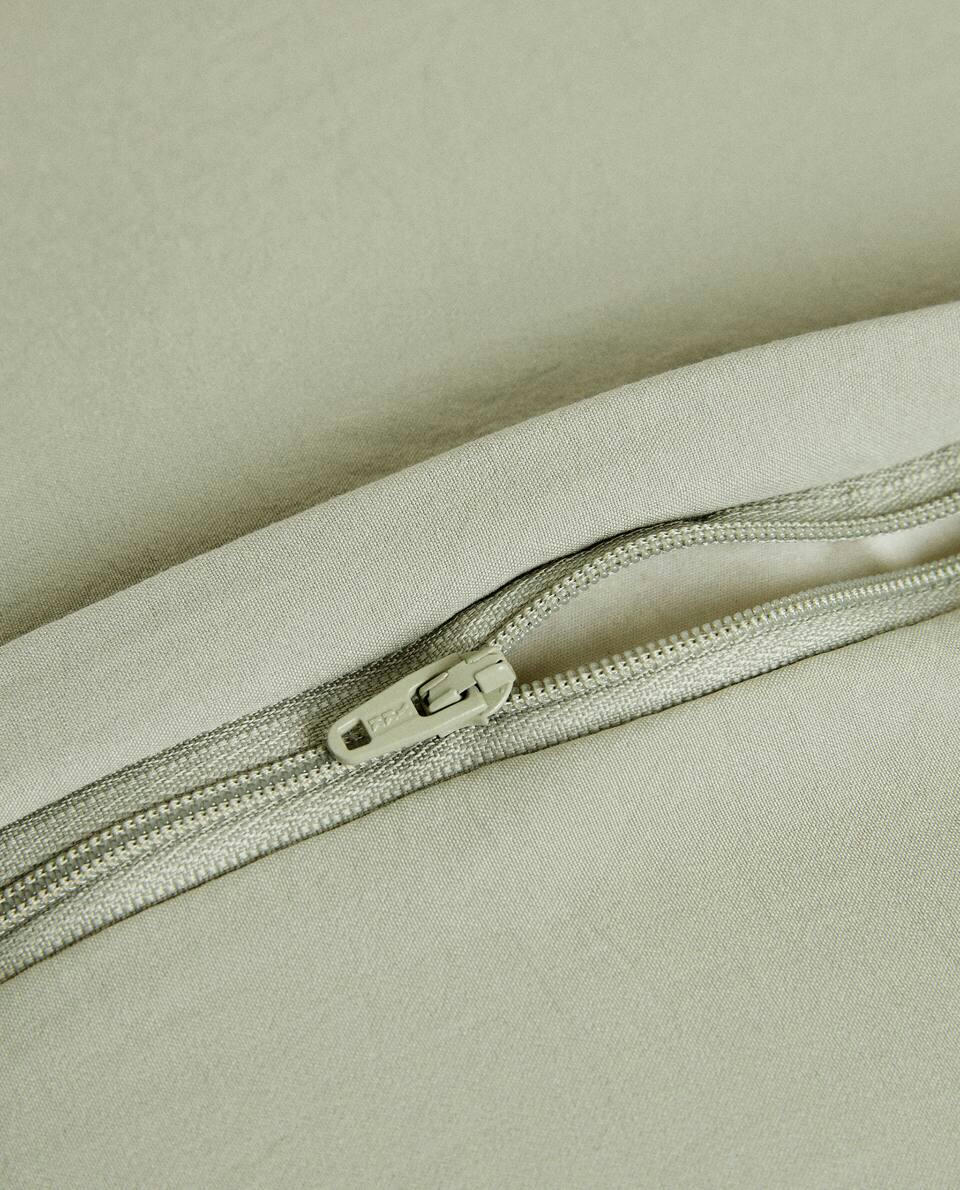 CAPA DE ALMOFADA ACOLCHOADA COM BOLINHAS