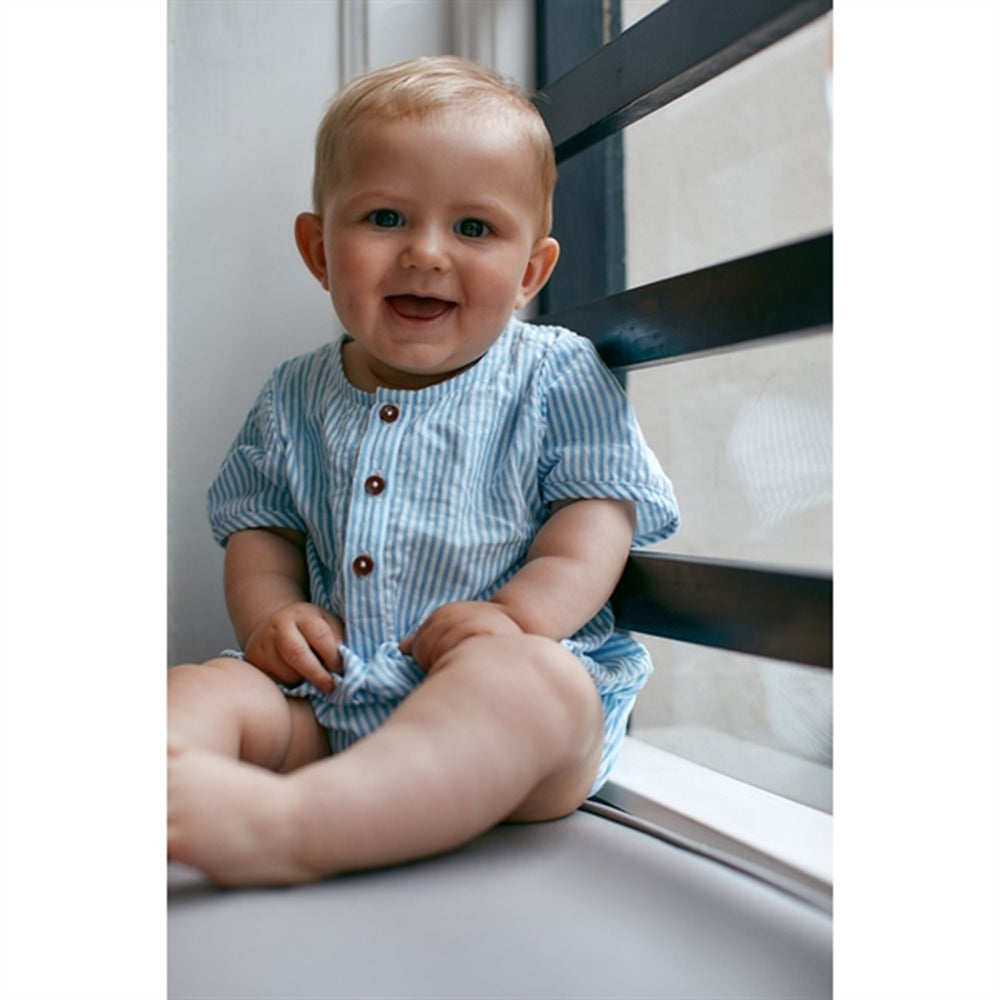Køb COPENHAGEN COLORS Sky Blue W Cream Stripe Seersucker Romper m. ærmer