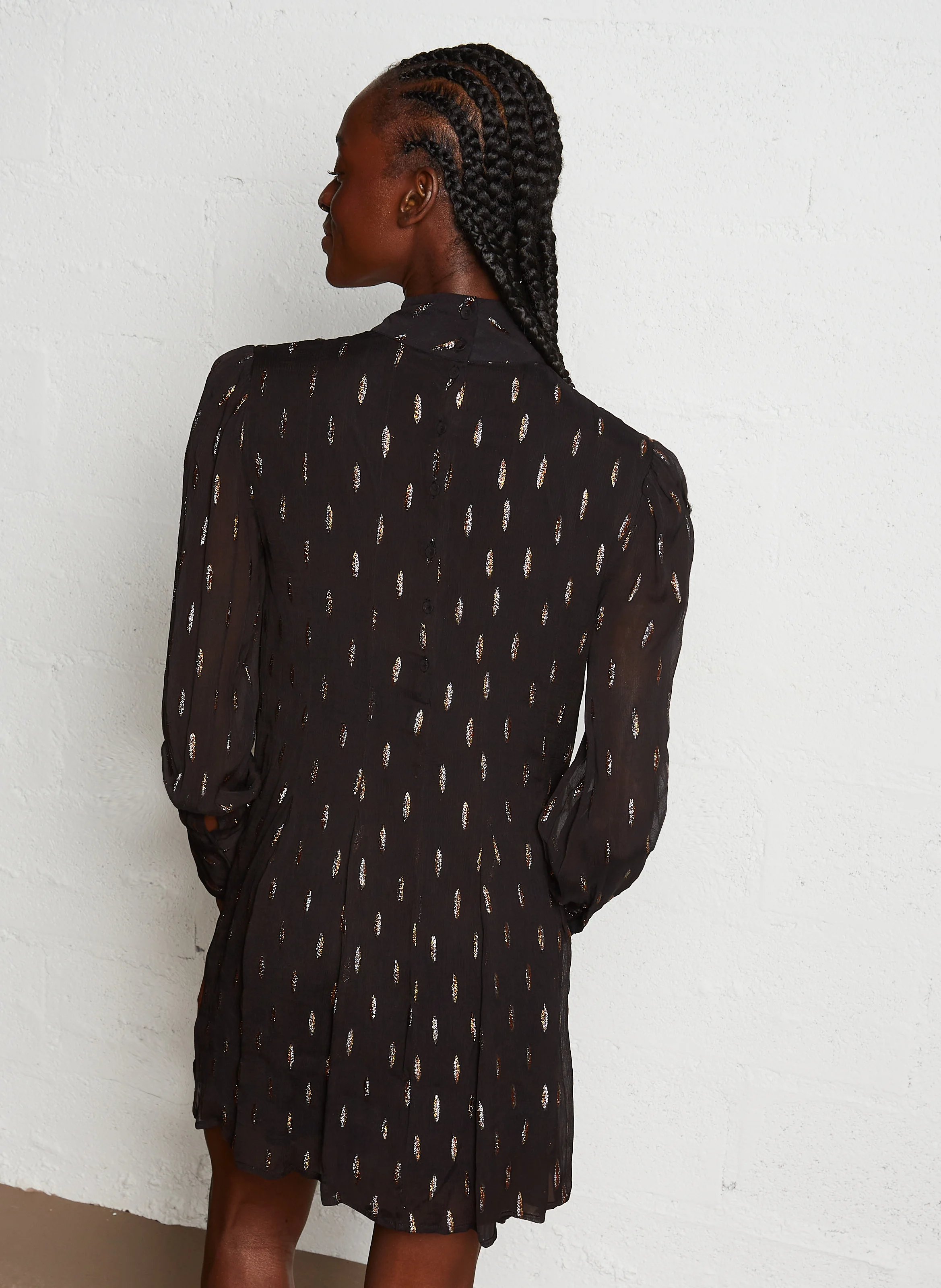 ROKIA - Robe courte évasée à col montant | Noir