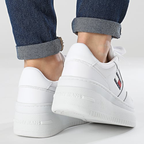 Baskets Femme Retro Basket Flatform Essential 2506 White