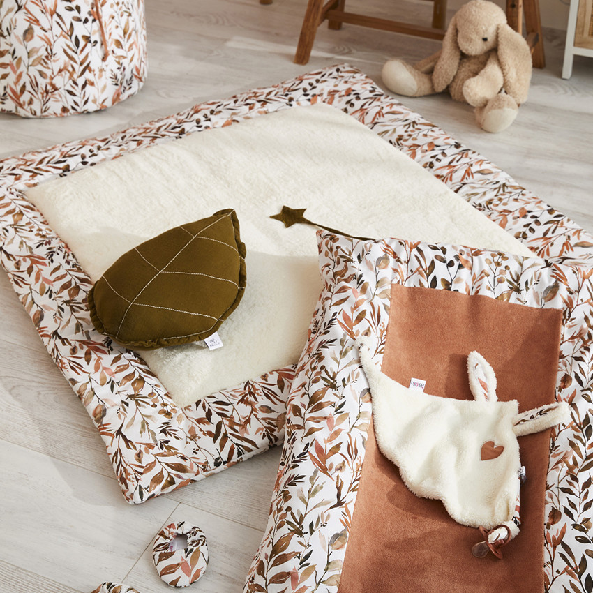 Coussin déco en forme de feuille caramel forest
