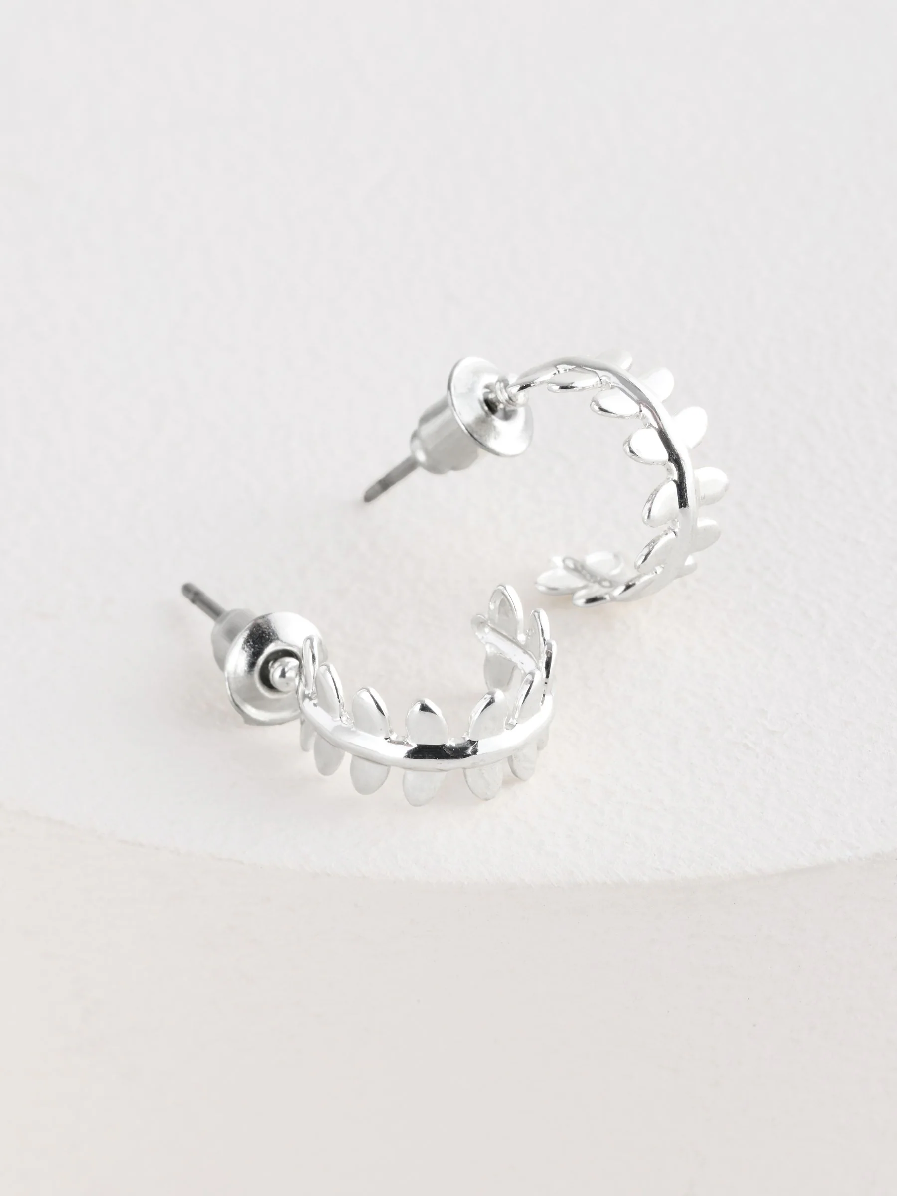 Zilverkleurig - Mini Leaf Hoop Earrings