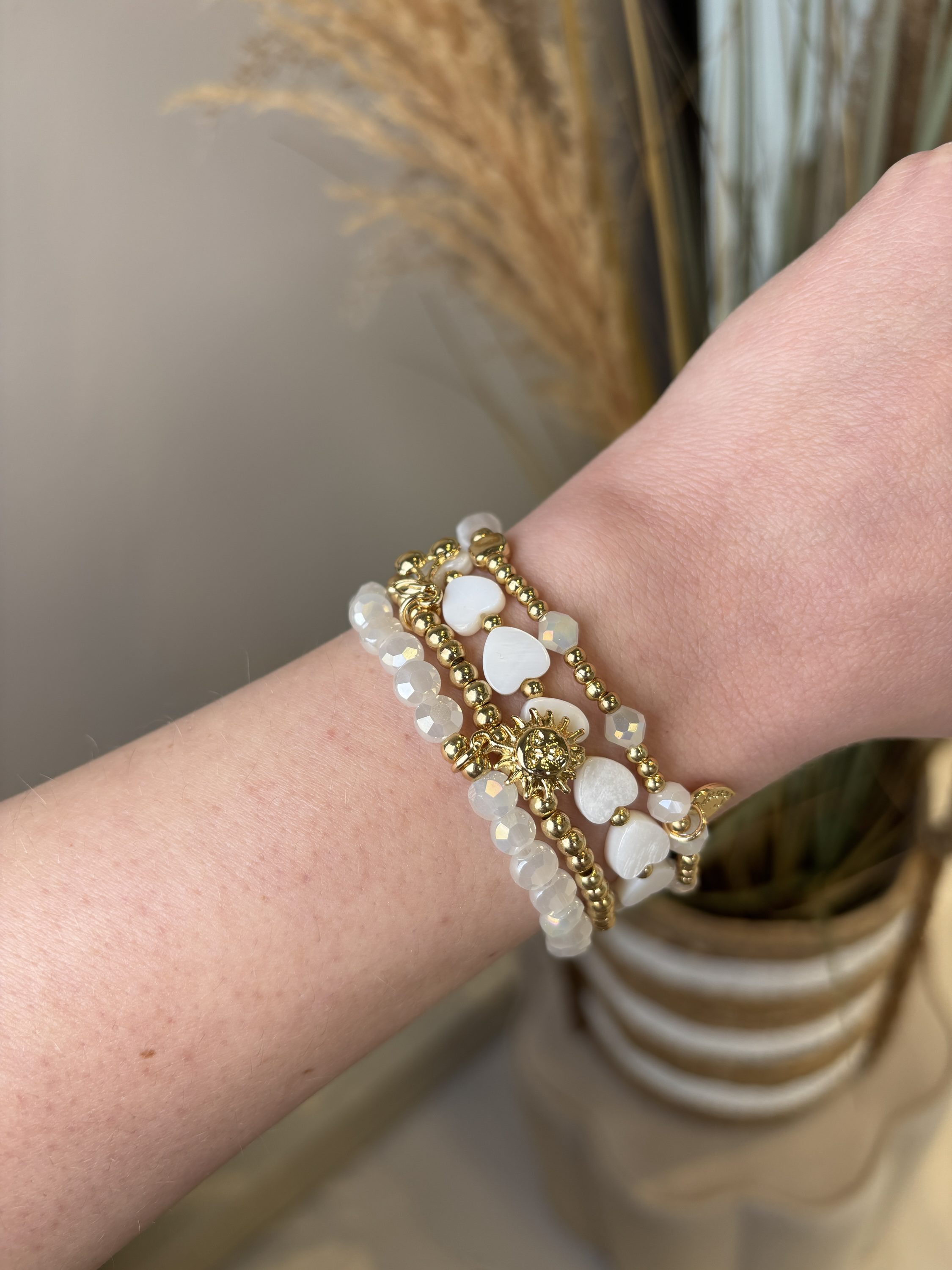Off White Shell Armbanden Set