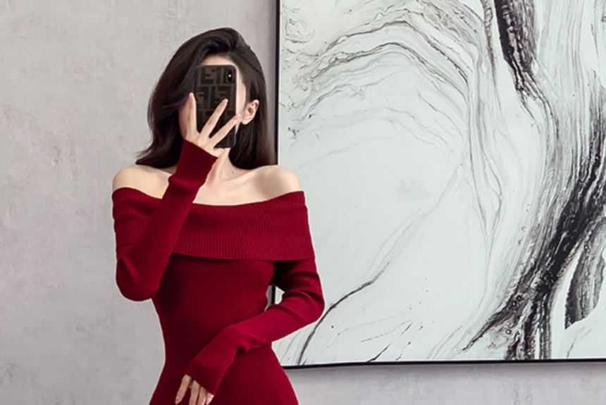 Dragan Pulse - Off-Shoulder Lange Mouw Effen Geribbelde Midi Gebreide Zeemeerminjurk