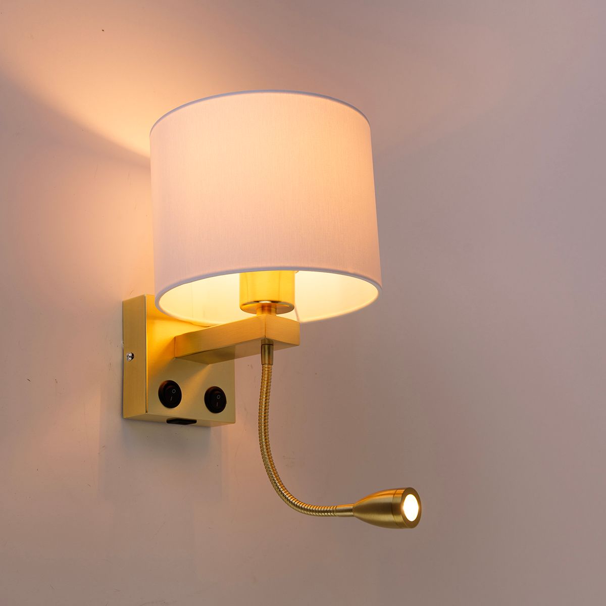Wandlamp goud met USB en kap wit 18 cm - Brescia Combi