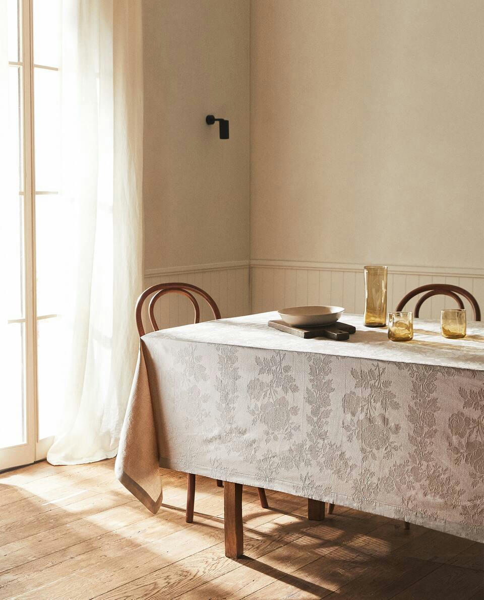 TOALHA DE MESA FLORAL JACQUARD
