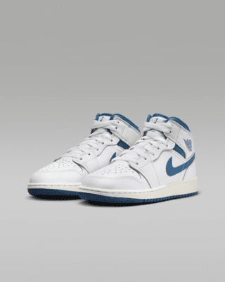 Air Jordan 1 Mid SE Older Kids' Shoes