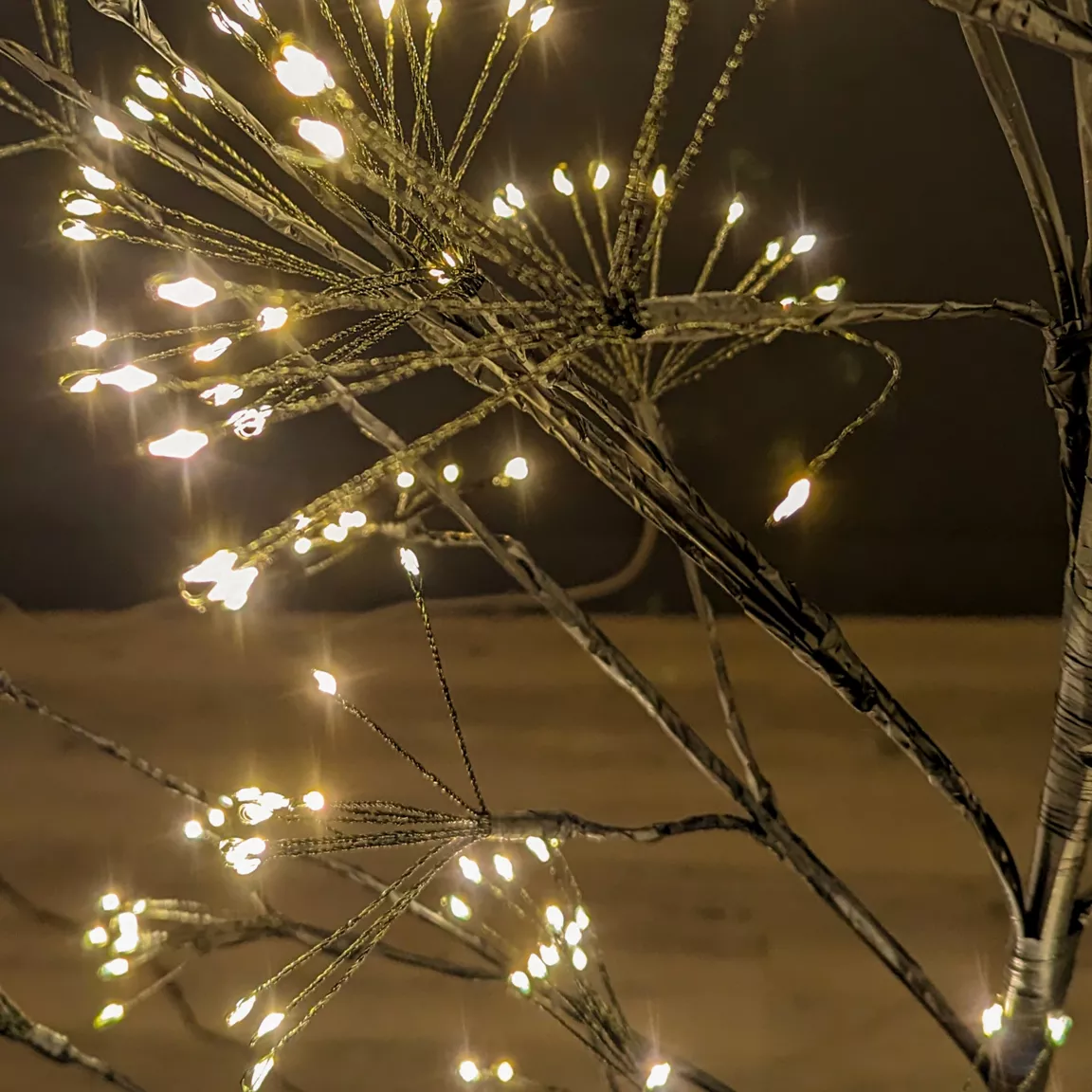Arbre lumineux 672 LED (H180 cm) Holly Tilleul Noir et blanc chaud