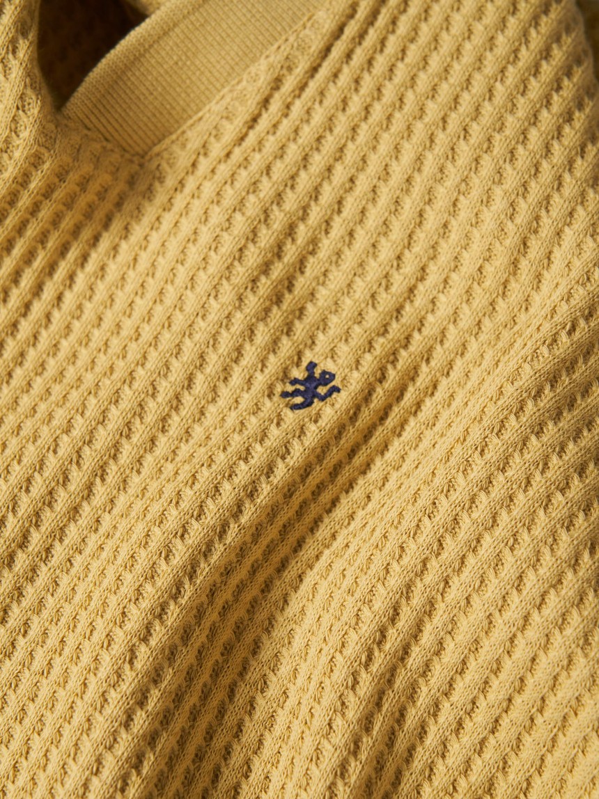 Polo de malha em algodão com textura waffle