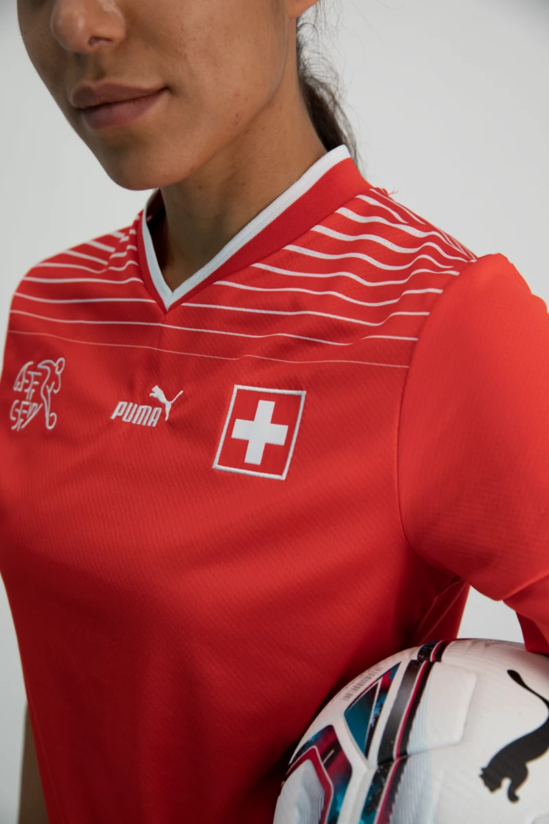 Puma Schweiz Home Replica Damen Fussballtrikot