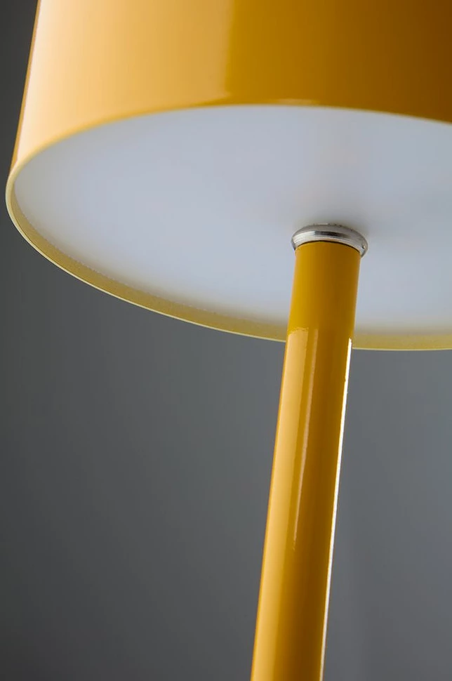 ARA bordlampe LED bærbar
