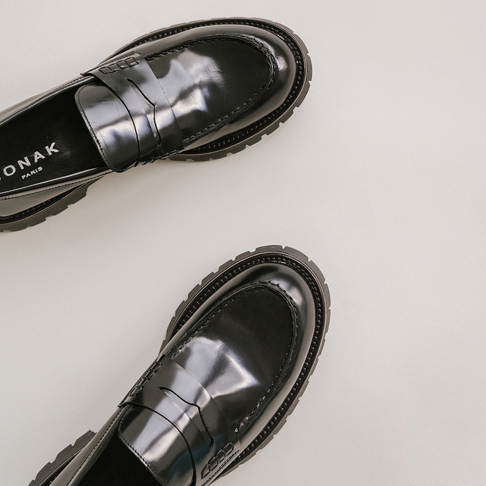 Mocassins à semelles crantées  en cuir glacé noir