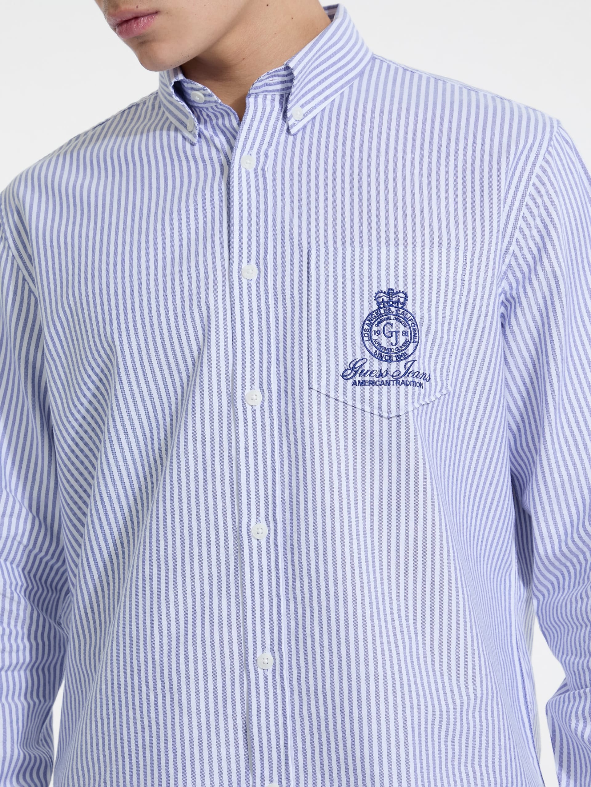 Camisa listrada de manga comprida com bolso
