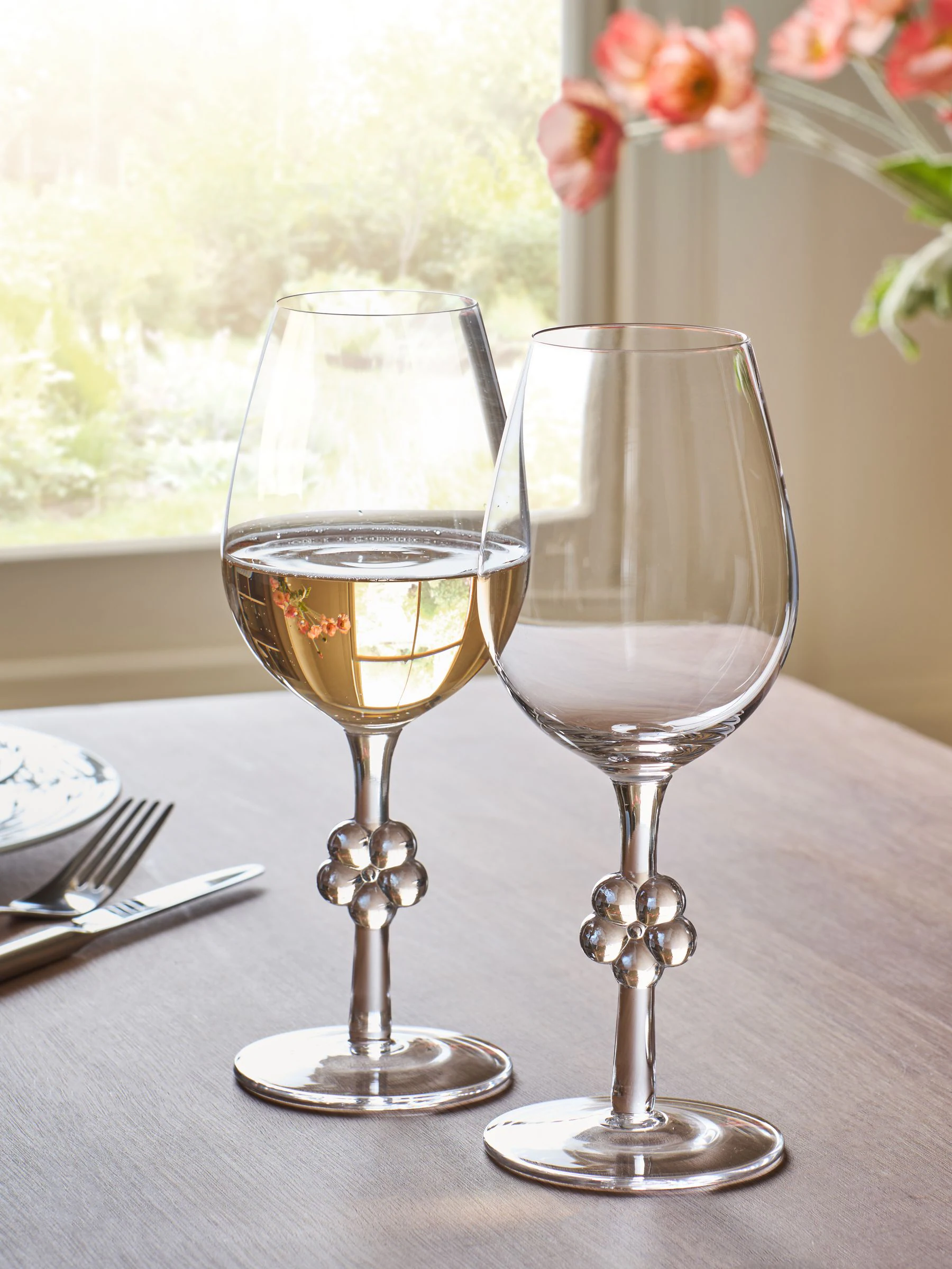 Set of 2 Daisy Stem Wine Glasses