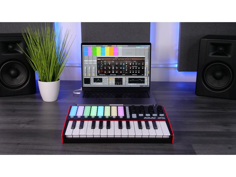 Akai Keyboard Controller APC Key 25 – MK2 Vielseitiger und kompakter MIDI-Keyboard-Controller