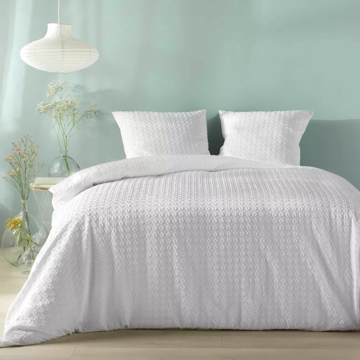 Housse de couette et deux taies microfibre gaufrée (240 x 220 cm) Litéa Blanche
