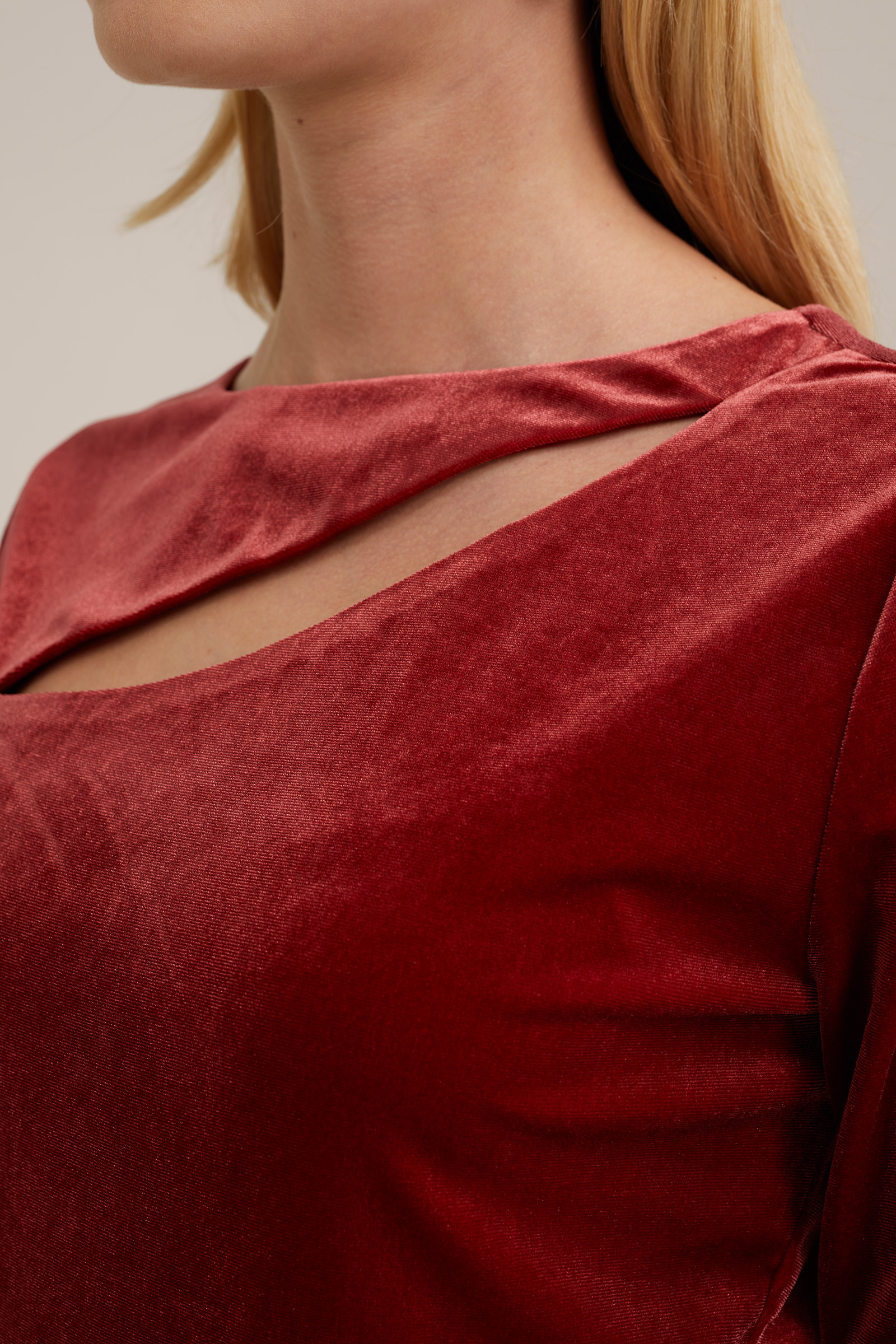 velvet T-shirt met cut-out detail WE Fashion Donkerrood