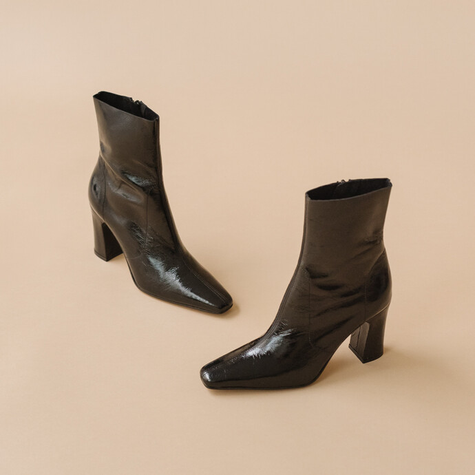 Boots à talons et bouts carrés  cuir brillant noir