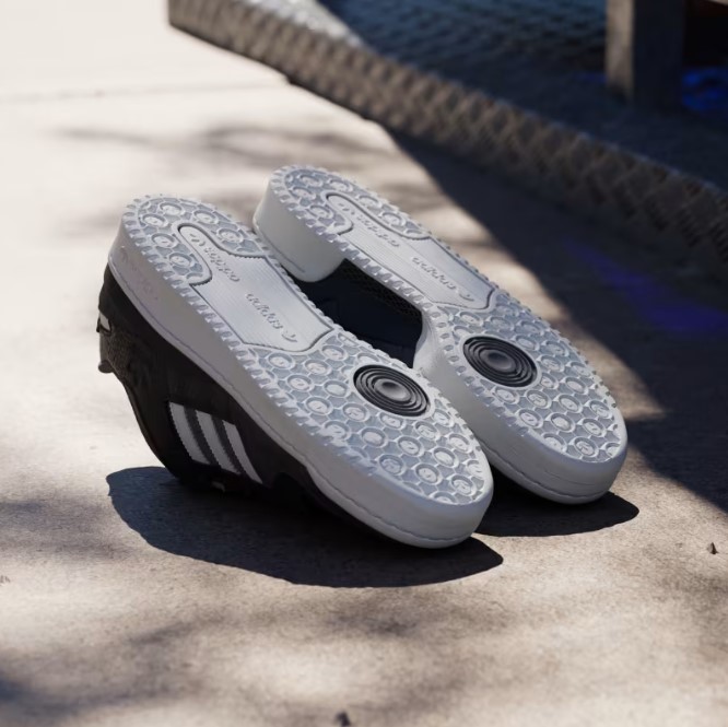 Adidas Skateboarding Forum 84 Low ADV Carbon Crystal White Grey Three 6.5 US / 39.5 EU