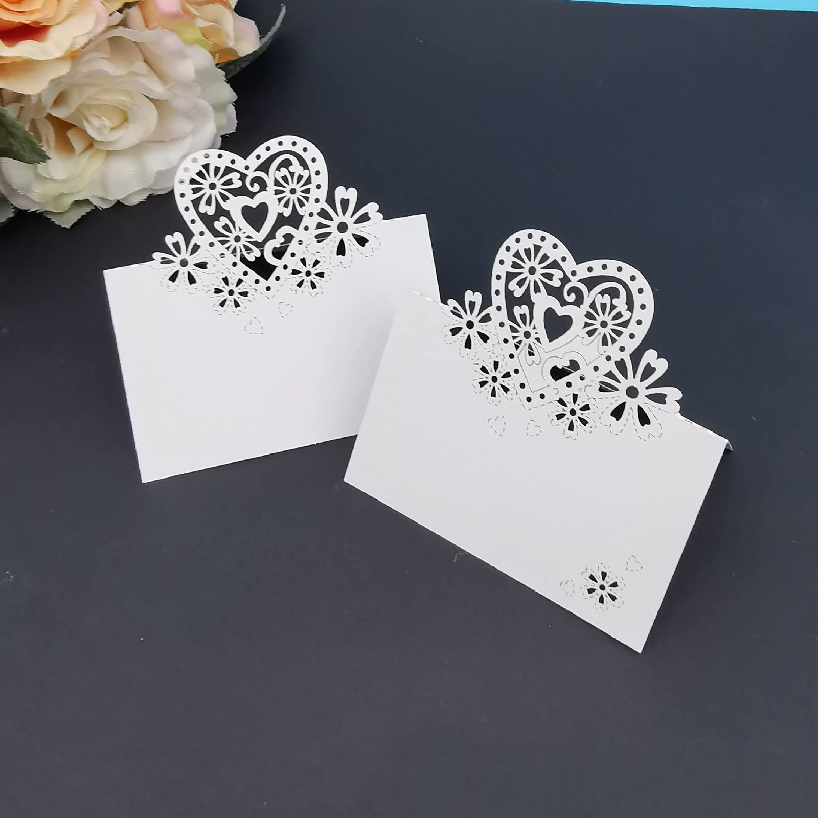 (50er Set) 6x9cm Papier Tischkarten Hochzeits Deko Herz Namens Platzkarten - Weiss
