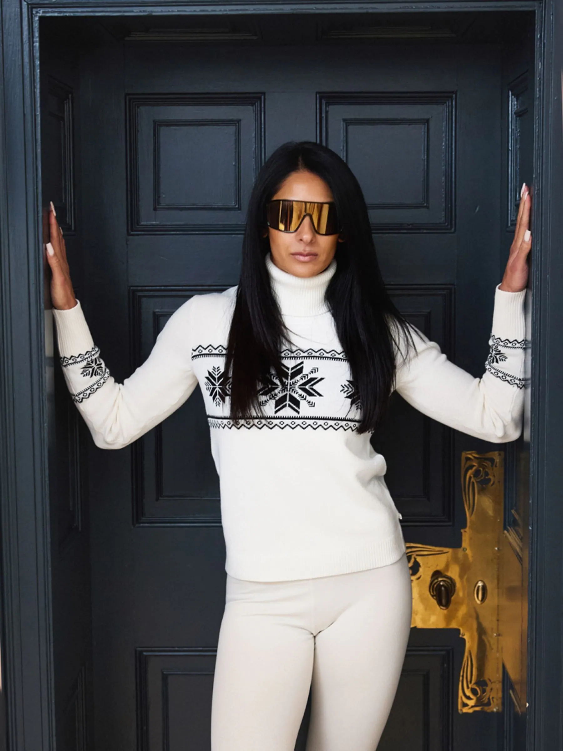 Crème - The Little Tailor slim fit kersttrui met sneeuwvlokken