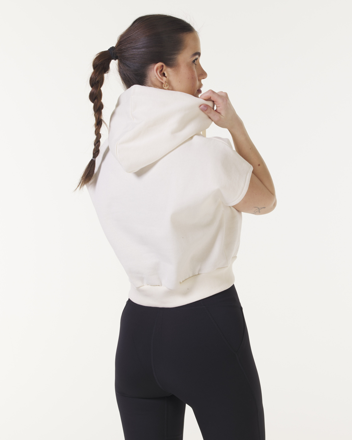 LEVITY Silhouette Sleeveless Hood White Dove
