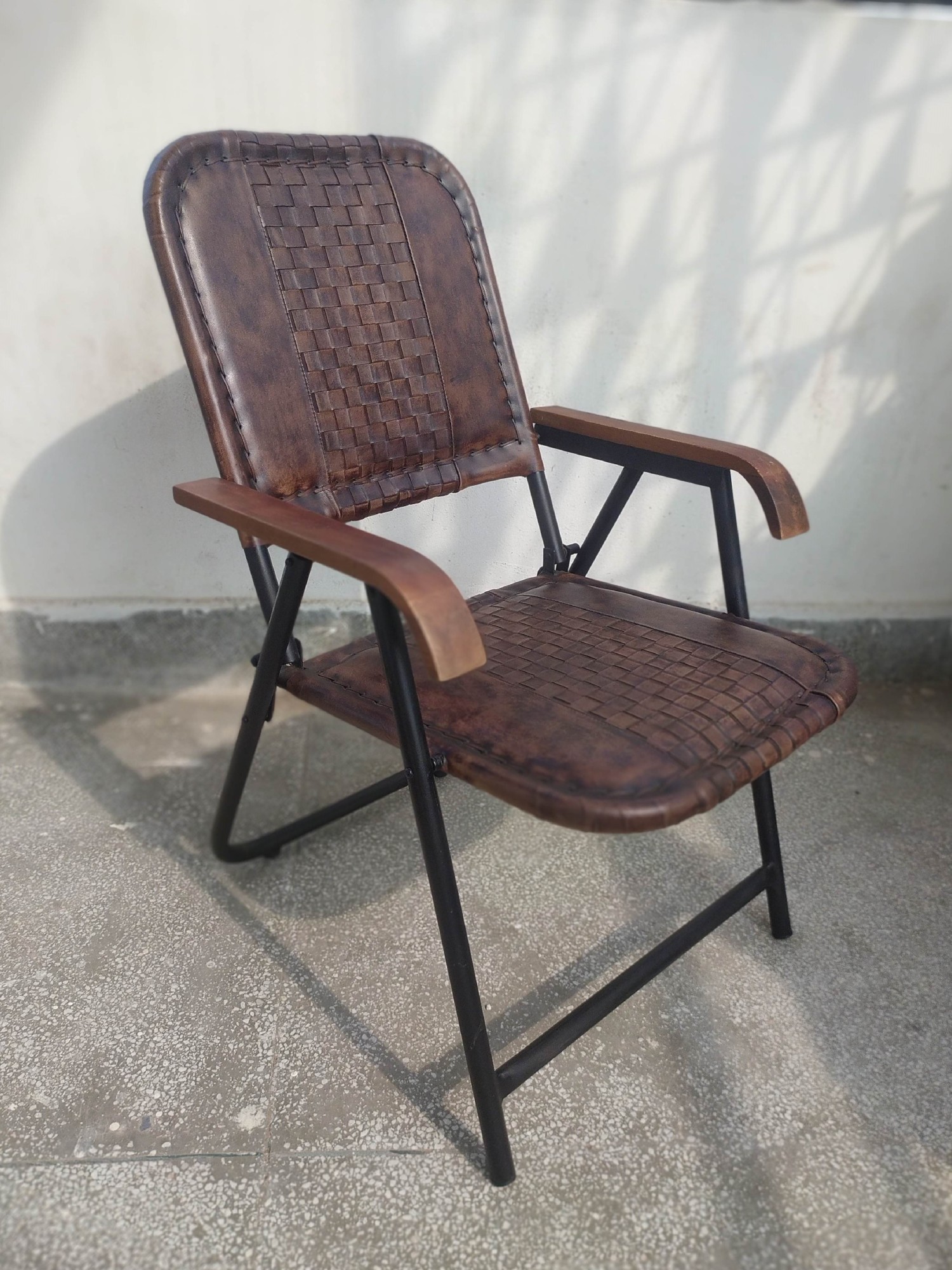 Klappstuhl 'Bilverton', aus Eisen und Leder, B 57 cm, L 70 cm, H 89 cm von fischer's lagerhaus