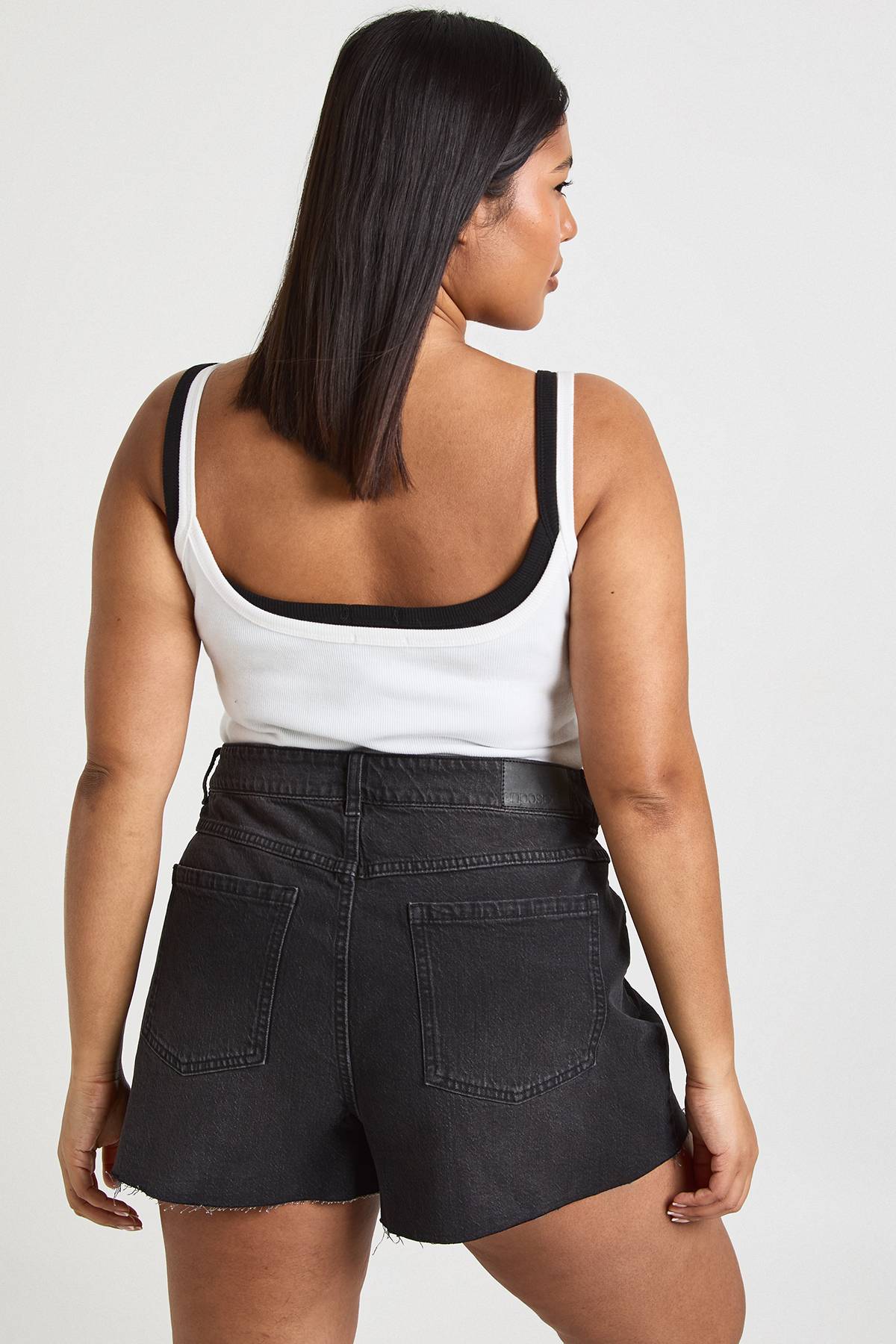 boohoo Short en jean à ourlet brut - Taille plus