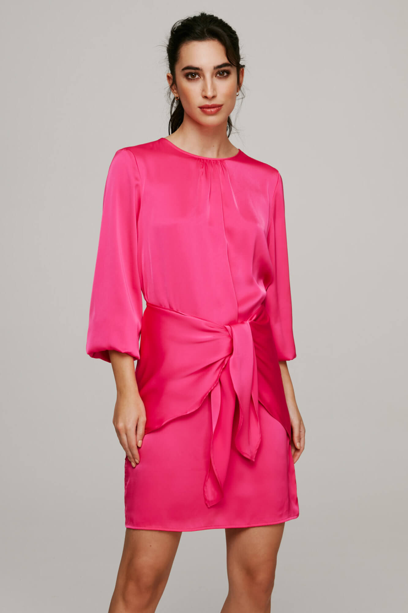 Vestido curto de manga comprida. - Rosa