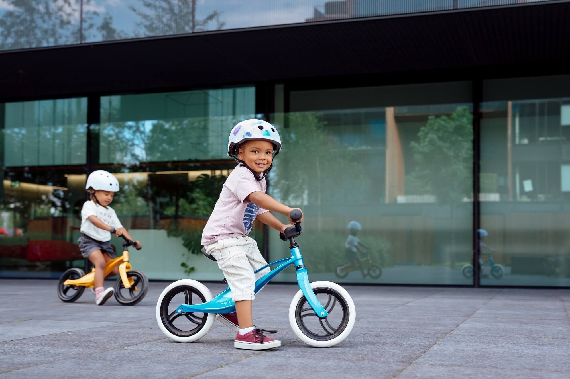 Bicicleta de equilíbrio Lionelo Bart Air ultraleve, quadro de magnésio, a partir de 2 anos, aro 12 polegadas.