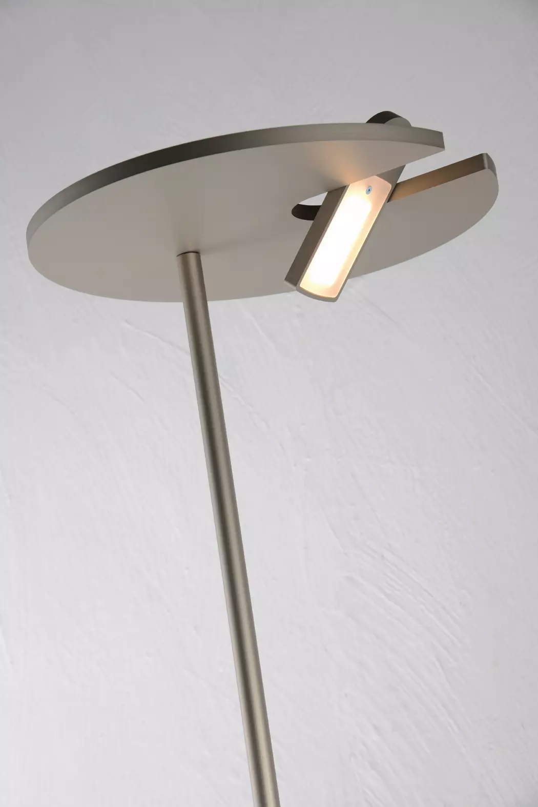 LED-Stehlampe Share