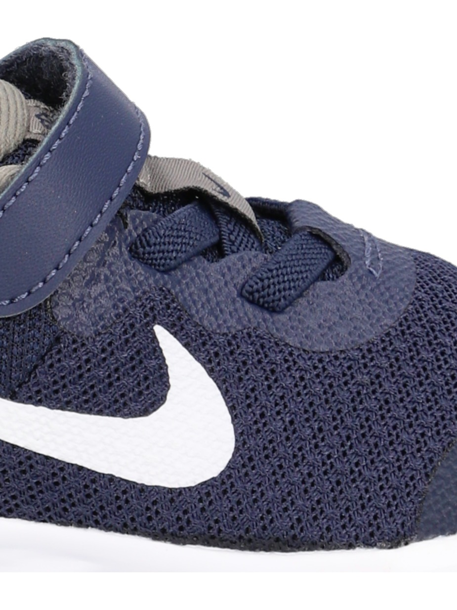 Nike Revolution 6