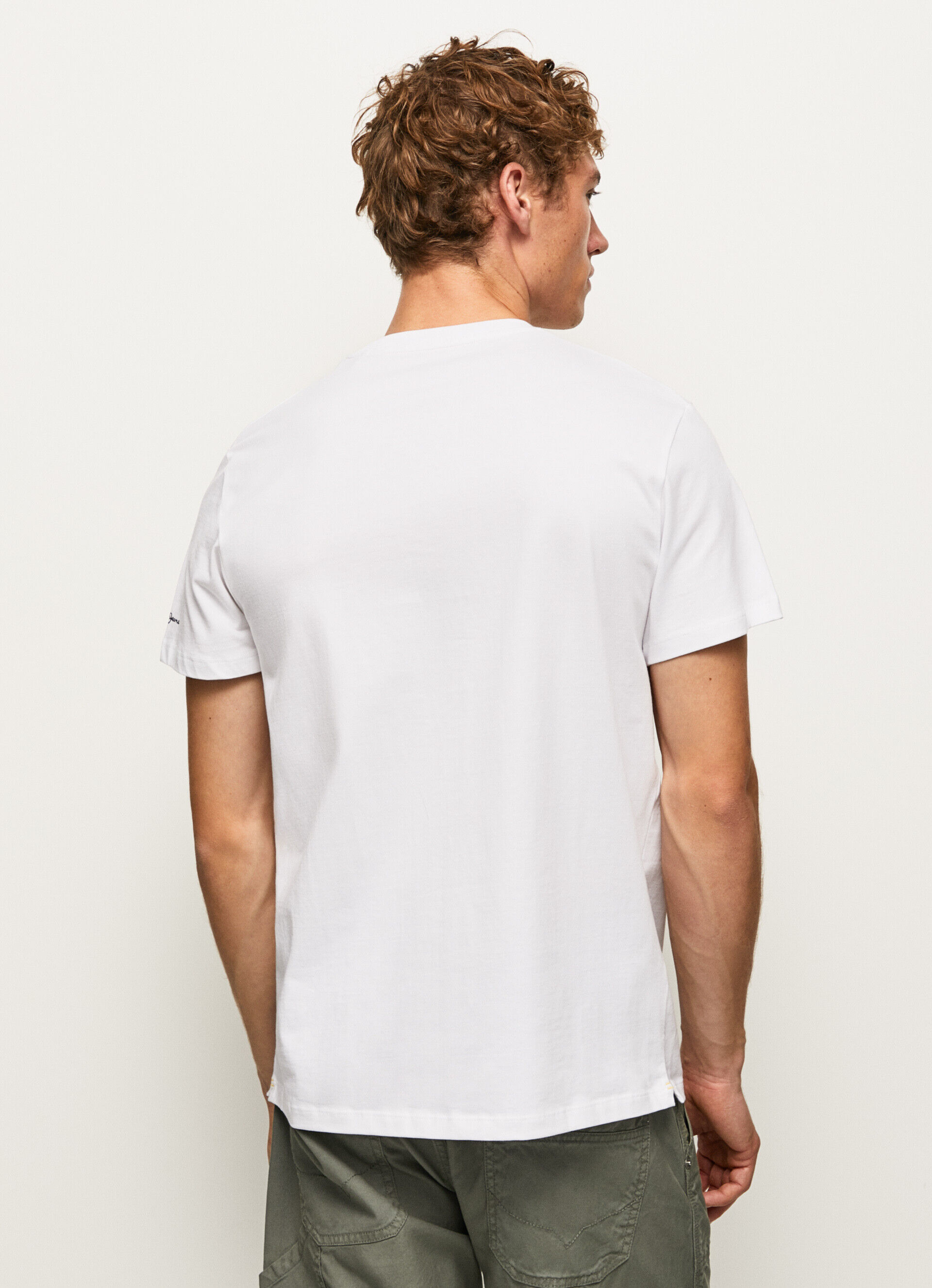 CAMISETA COM LOGOTIPO - branca