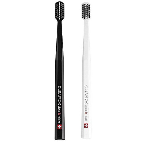 Curaprox Black Is White Escovas de Dentes Preta e Branca Duo