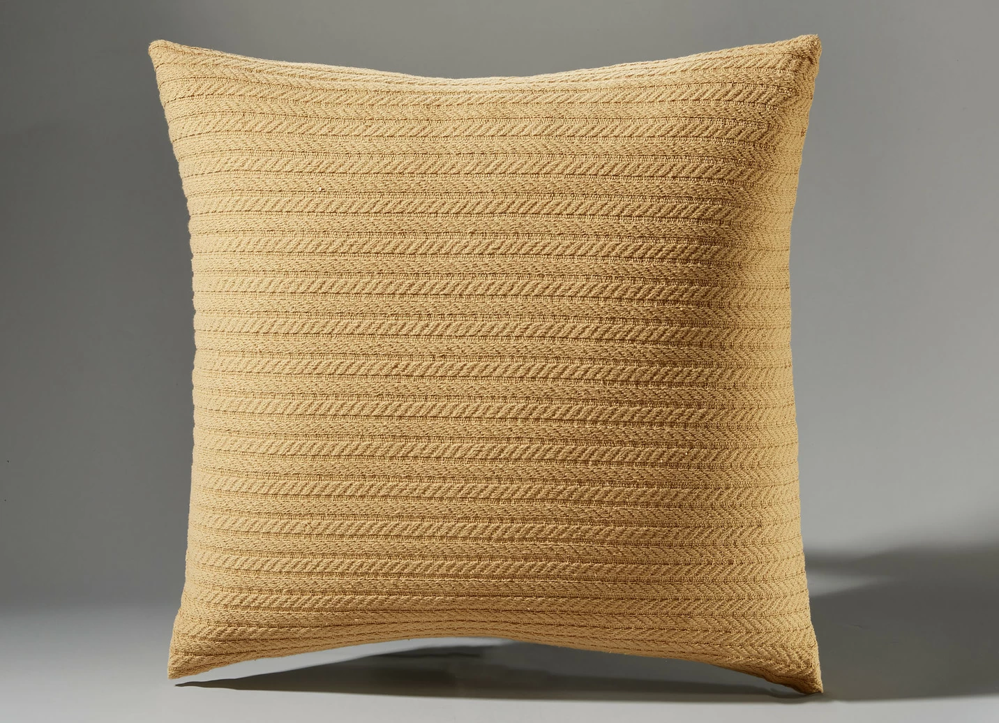 Wohndecke und Kissenbezug in toller Strickoptik