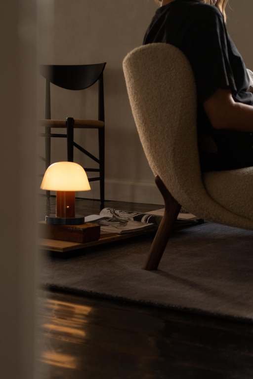&tradition Setago JH27 tafellamp LED oplaadbaar Nude & Forest