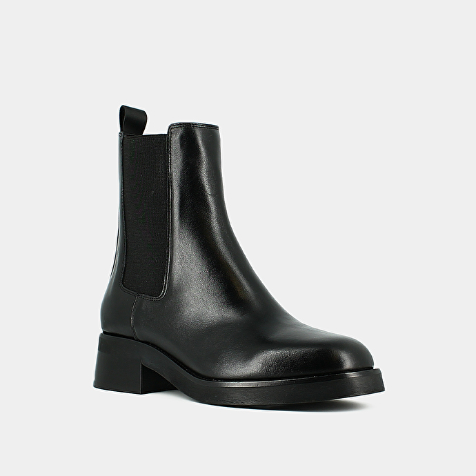 Boots à bouts ronds et élastiques  en cuir noir