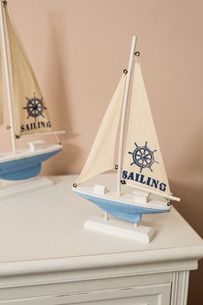 Segelboot VICTOR - weiß-blau - 32 cm hoch