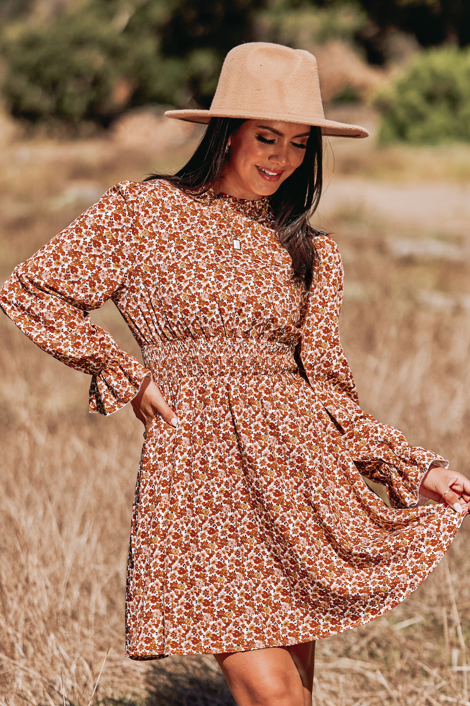 Robe mini à volants et smocks imprimée de fleurs