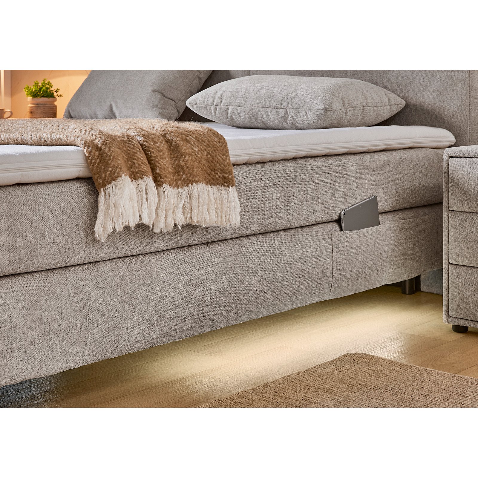 Boxspringbett Kira, Stoff Chenille, 180 x 200 cm, mit LED-Unterflurbeleuchtung mittelgrau