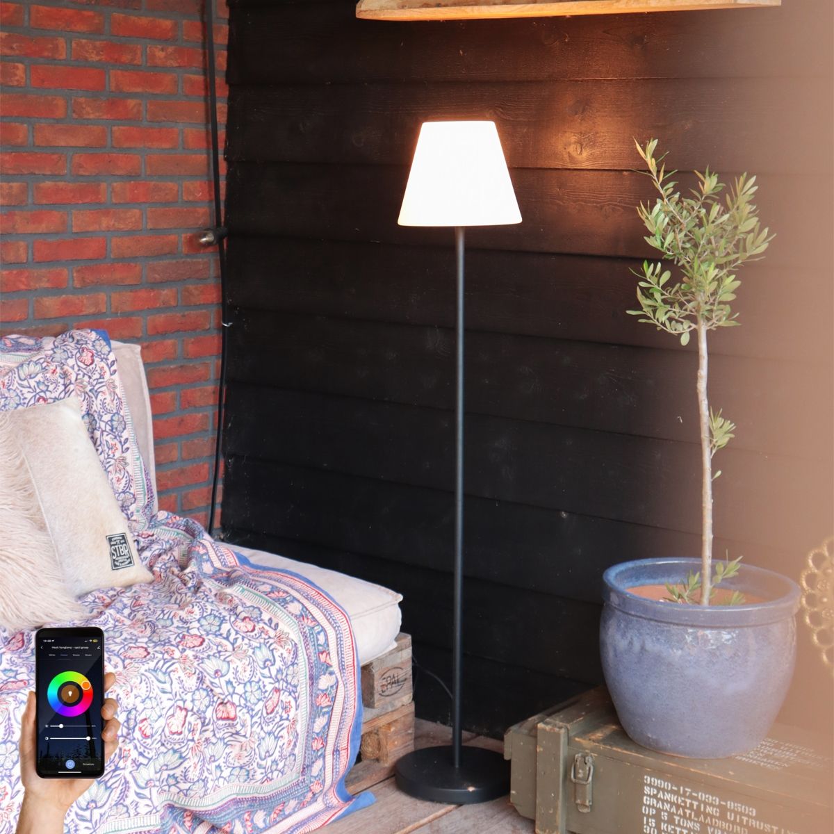 Smart moderne buiten vloerlamp zwart kap wit  incl. Wifi A60 - Virginia