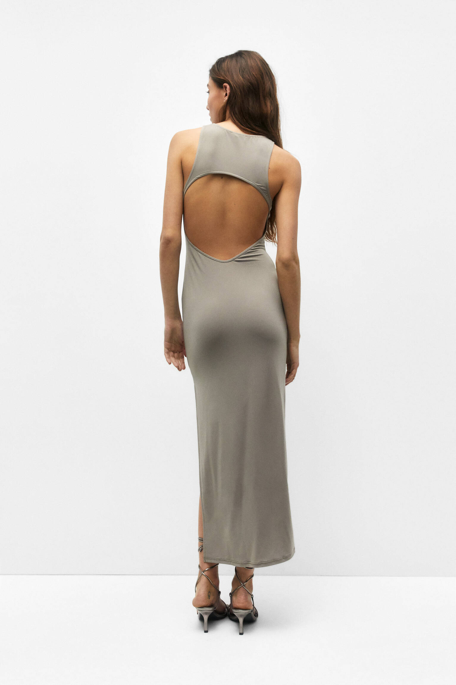 VESTIDO MIDI COM DECOTE NAS COSTAS - BEGE