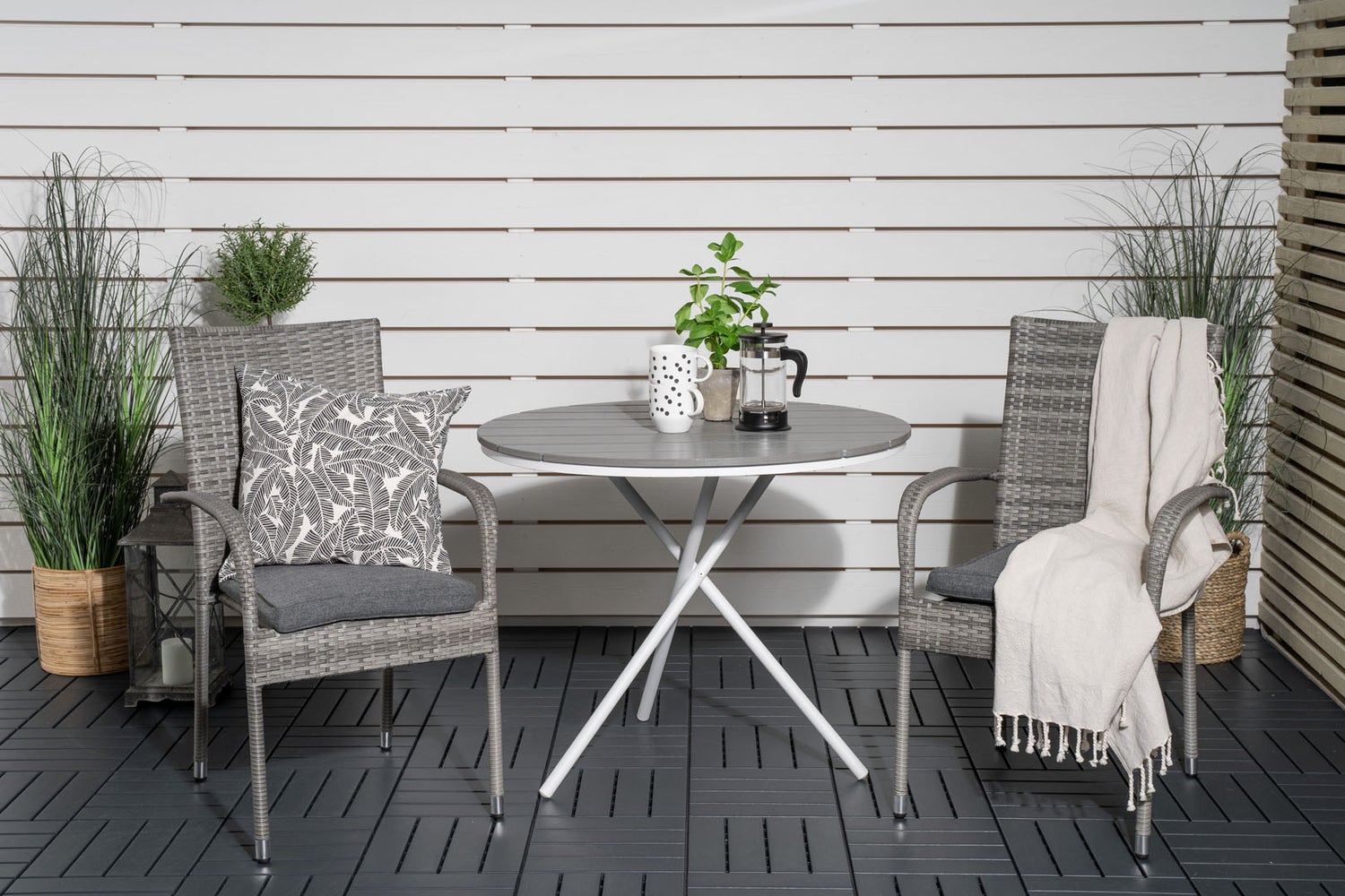 Parma tuinset: tafel Ø90cm en 2 Anna stoelen, grijs en crème. 90 x 90 x 74 cm