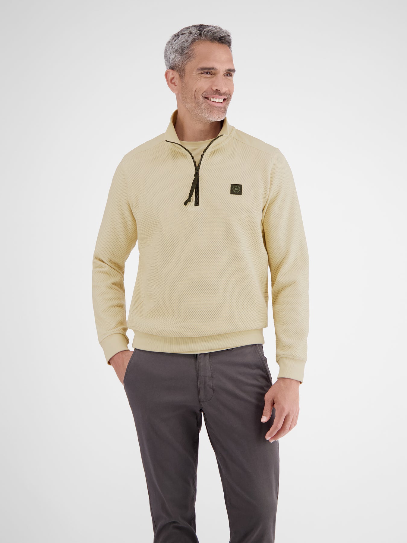 Herren Troyer in sportiver Struktur
