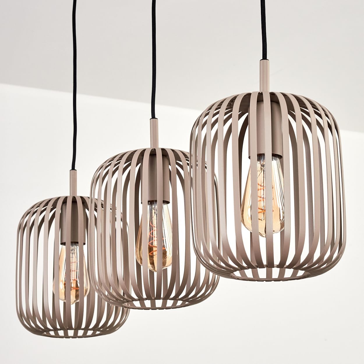 HOFSTEIN Hängeleuchte Bystrup, 3-flammige Hängelampe aus Metall in Sandfarben/Beige, Leuchte im modernen Boho-Design (Ø Schirme 20,5 cm), E27, Pendelleuchte max. 110 cm, Esszimmer, Wohnzimmer, Küche