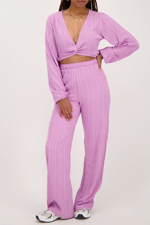 Paarse crinkle crop top met knoopdetail