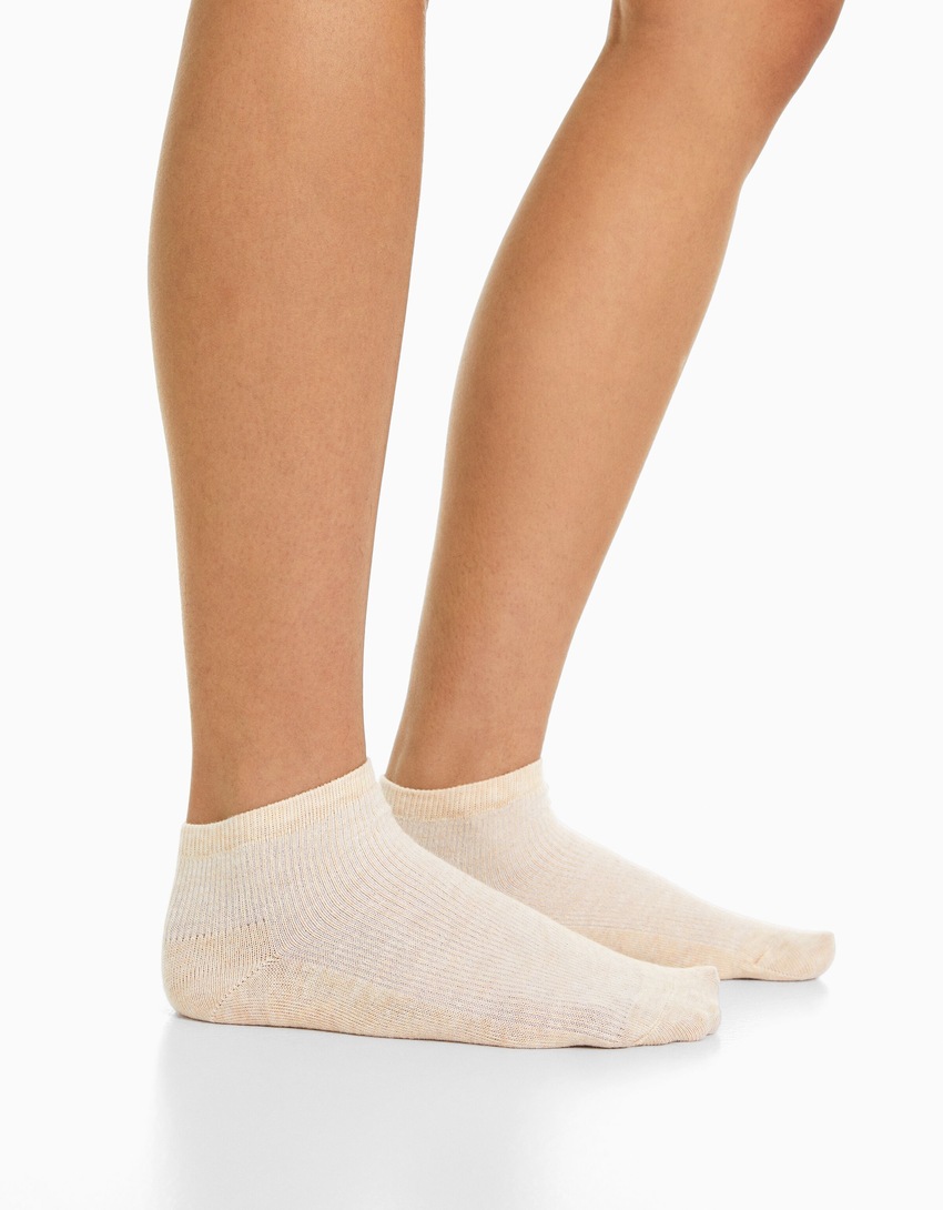 Pacote com 4 pares de meias curtas