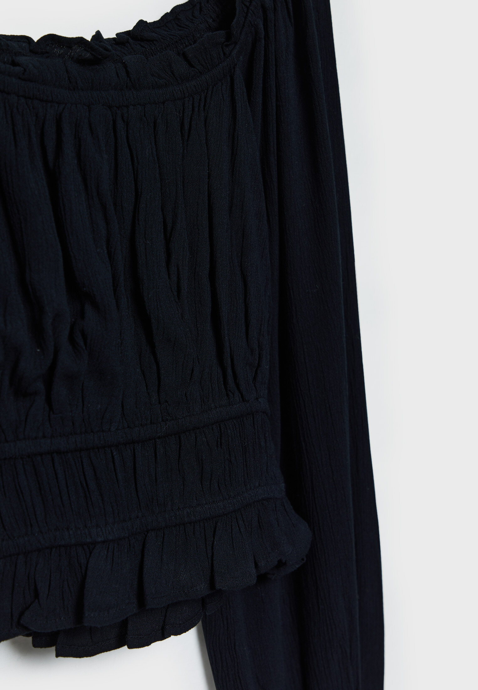 Blusa de crepe com detalhe elástico